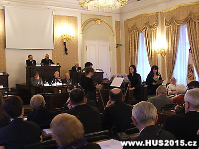 Auditorium a přednášející na výročí TGM